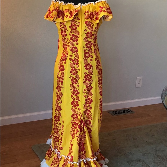 Hawaiian Wedding Dress, Vintage - Picture 4 of 10